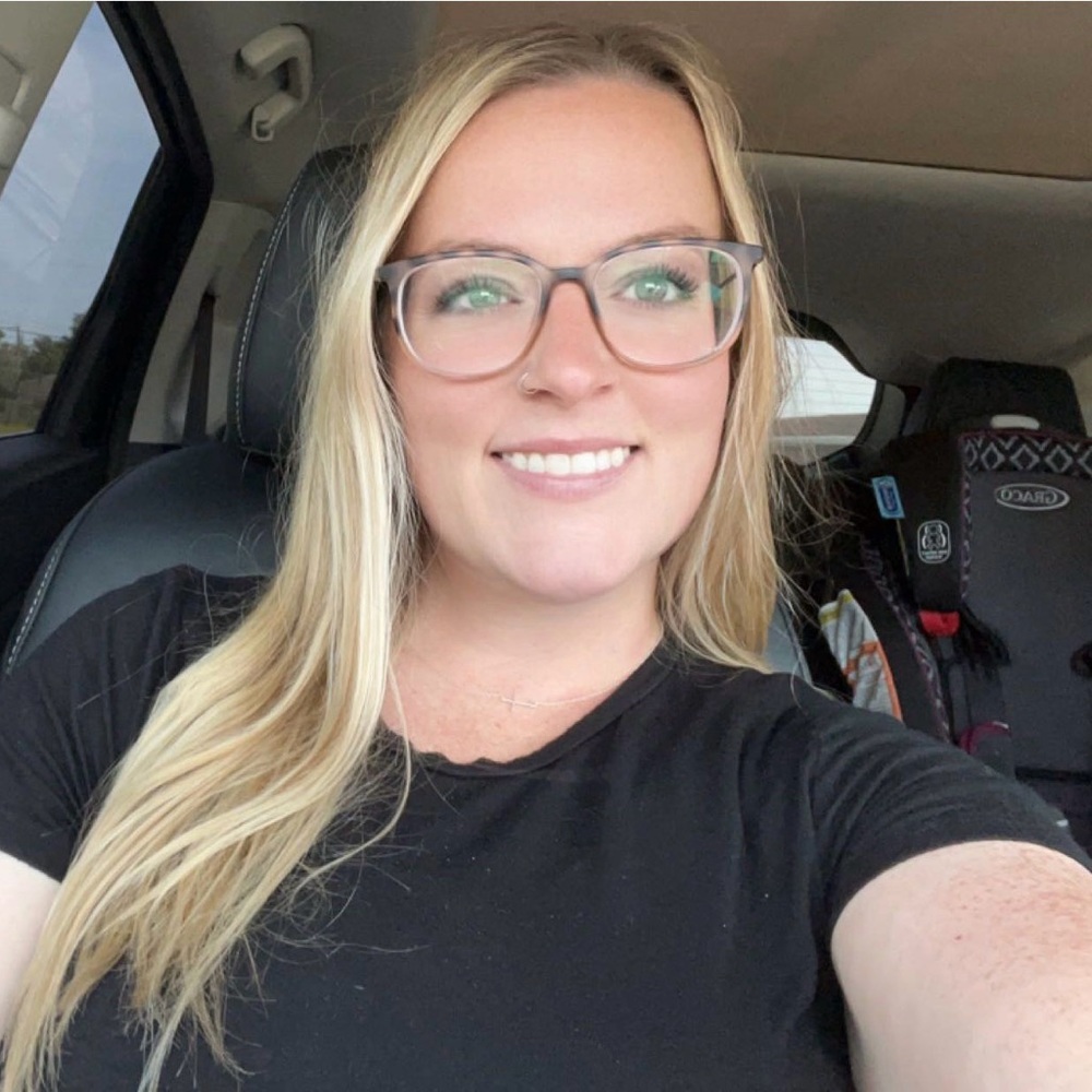Hi I’m Susan! Everything on my Poshmark is negotiable do make me an offer!